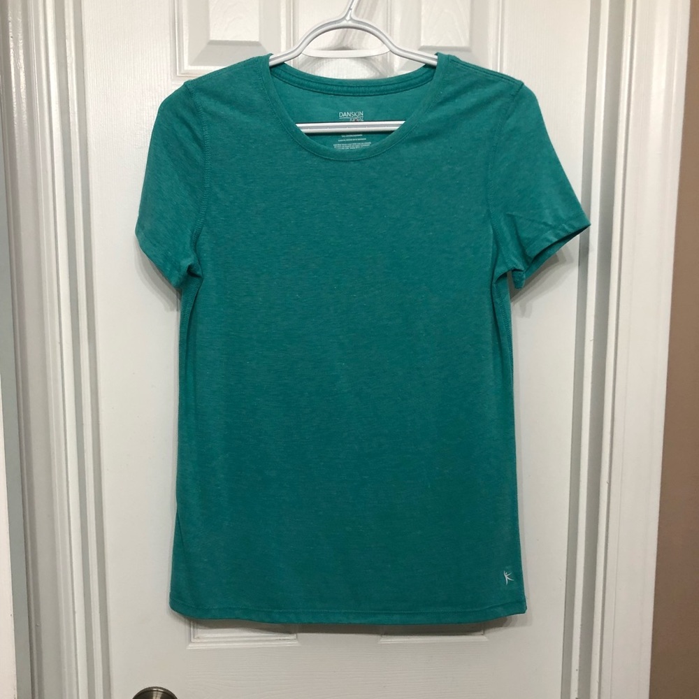 Daskins semi-fitted workout shirt